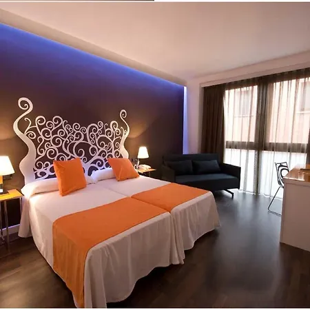 Ξενοδοχείο Plaza 3*